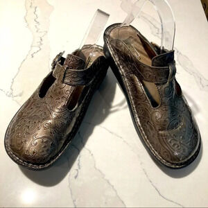 ALEGRIA Sz 37 Classic Mules Arabesque Relieve Design White Gold  Colourway